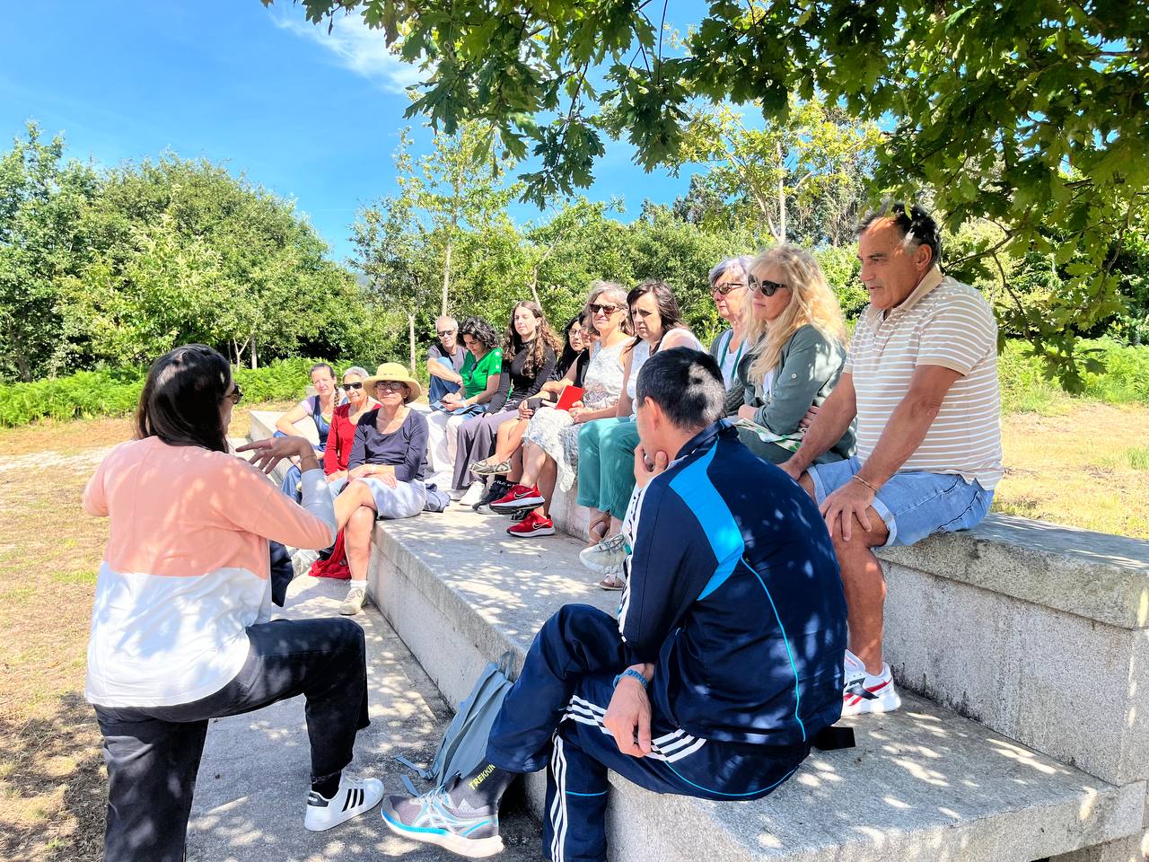 The artist, Asunción Molinos Gordo, in one of the participative sessions for the definition of the artistic work.